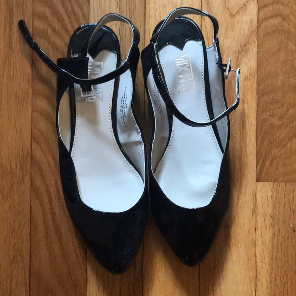 Size 6 Black Patent Leather Buckle Back Flats